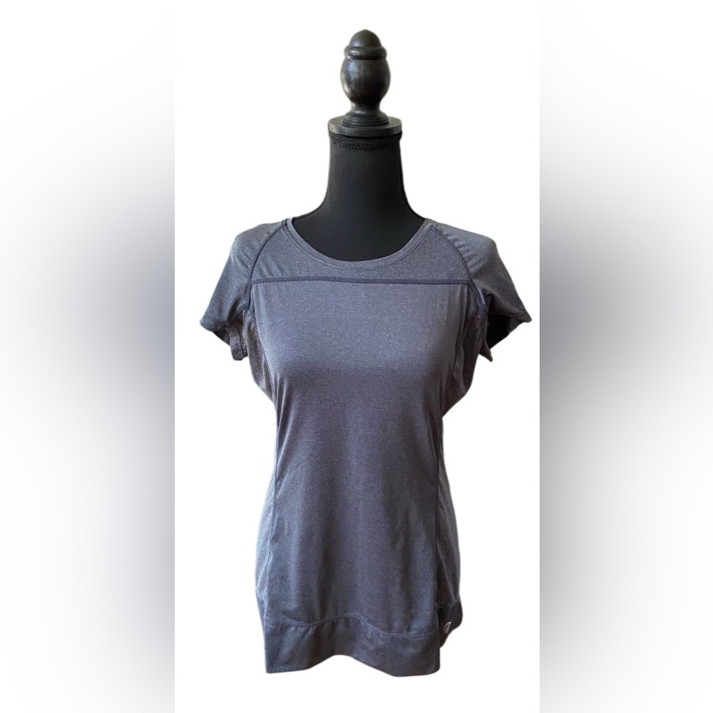 MPG: Gray Activewear Short Sleeve Stretchy Shirt with a Hot Pink Panel in Back